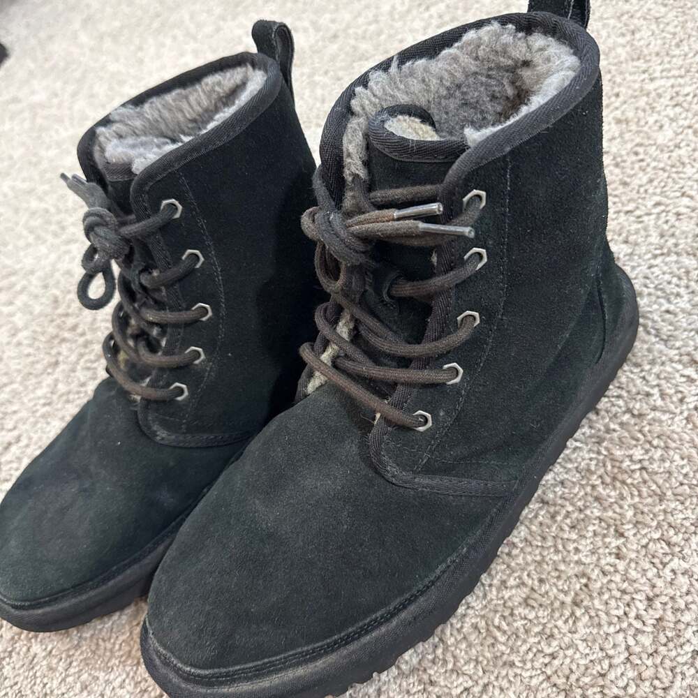 UGG Harkley Waterproof Chukka Boots Mens 11 Black Suede Shearling EUC